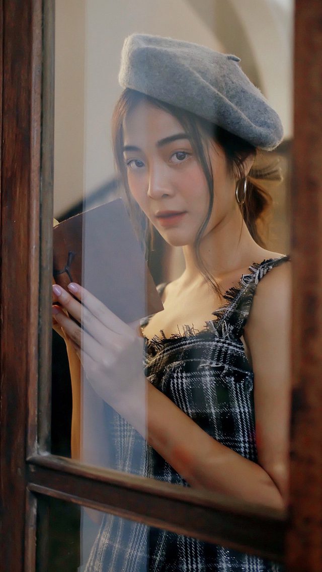 Cô nàng sở hữu gương mặt khả ái thu hút người đối diện.