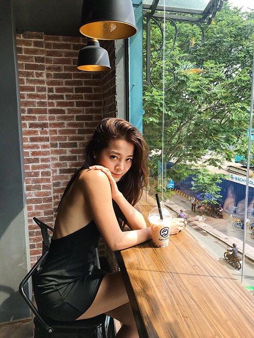 Cô nàng có thân hình khá cân đối nhờ vào việc tập gym, được biết đây cũng chính là đam mê của Karen. Hiện tại, cô nàng đã có một tình yêu đẹp với một anh chàng người mẫu nước ngoài điển trai.    