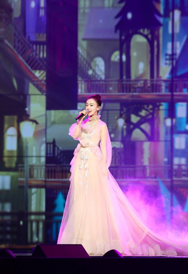 0 anh bia quynh anh1