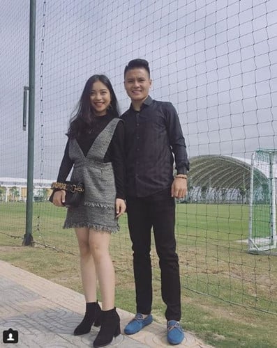 Là một cô nàng khá chuộng màu đen và trắng nên hầu hết Shbet999 com đăng nhập và phụ kiện của Nhật Lê thường mang hai màu sắc này.  