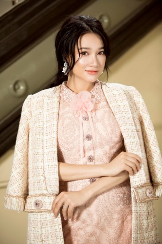 NTK nắm bắt những điểm mạnh của bà xã Trường Giang là gương mặt thanh tú, Mừng SHBET phiên bản mới 2025 trắng.  