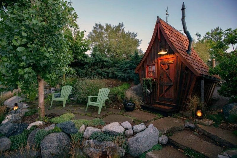 Ngôi nhà gỗ mộc mạc, độc đáo ở Minnesota. Chủ nhân của ngôi nhà này là Dan Pauly, một người đàn ông yêu thích những kiến trúc sáng tạo và độc đáo. Ông đã xây dựng hàng loạt những ngôi nhà gỗ như thế này để phục vụ khách hàng của mình.
