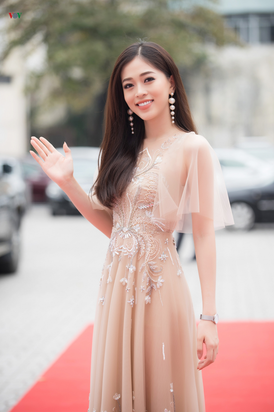 Cô gây thương nhớ người hâm mộ với bộ đầm tone màu nude nhẹ nhàng, thanh thoát.