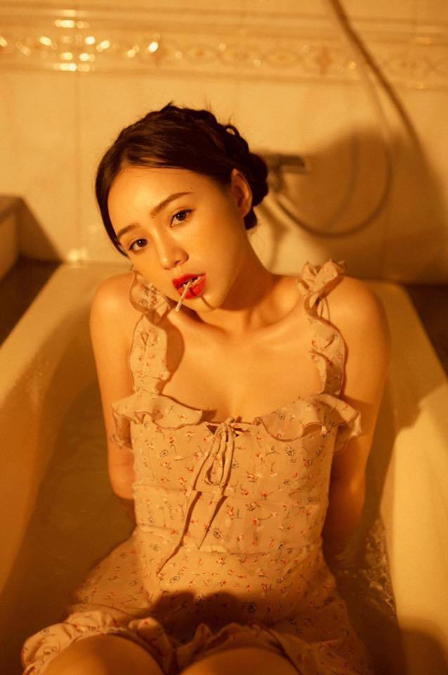  Mới đây Quỳnh Kool vừa tung ra bộ ảnh thực hiện trong bồn tắm.  