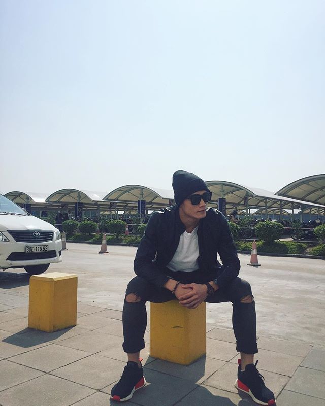 Nếu theo dõi trang cá nhân của Bùi Tiến Dũng, Shbet999 com đăng nhập quần skinny, áo phông là phong cách được anh khá ưa chuộng trong những dịp đi chơi.  