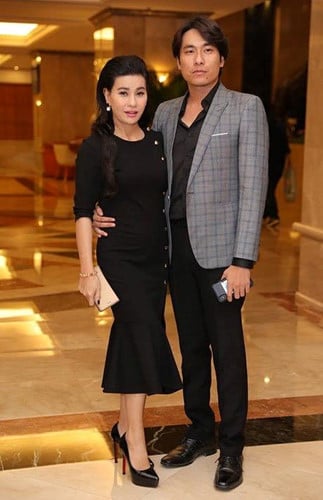 Có lẽ, Cát Phượng cũng cố gắng thay đổi gu thời trang để phù hợp hơn với bạn trai trẻ trung.  