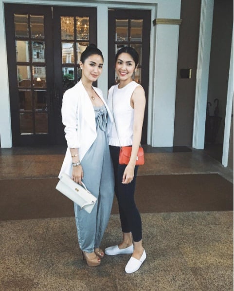 Tăng Thanh Hà chụp ảnh cùng Heart Evangelista, mỹ nhân xinh đẹp số 1 Philippines.    