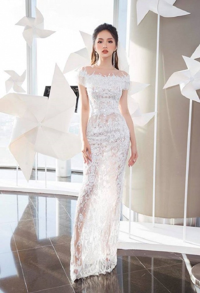 Người đẹp rất chăm diện váy trong các sự kiện mình góp mặt sau đăng quang. Đa số đều là những mẫu thiết kế có phom dáng ôm sát, khoe được những đường cong quyến rũ. Nếu trước đây, Hương Giang không ít lần mắc lỗi Shbet999 com đăng nhập thì hiện tại, với những thay đổi mới này, cô nhận được nhiều phản hồi tích cực từ công chúng.    