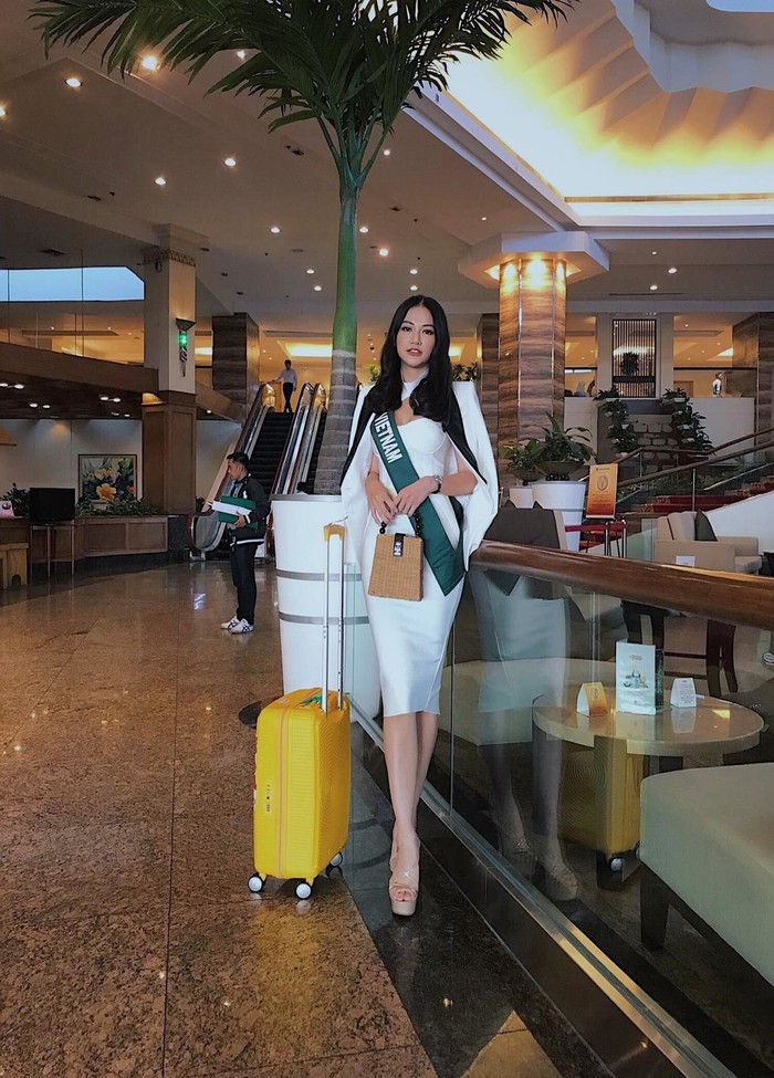 Phong cách thời trang đời thường của tân    hoa hậu trái đất Phương Khánh    không thể thiếu các yếu tố trẻ trung, hợp trend và tôn vẻ đẹp hình thể.