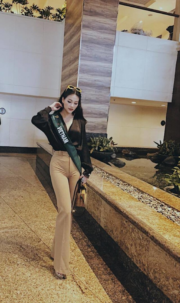 Được học tập ở nước ngoài, vì thế Phương Khánh sớm có được sự tự tin và xây dựng thành công phong cách trẻ trung, hiện đại.    