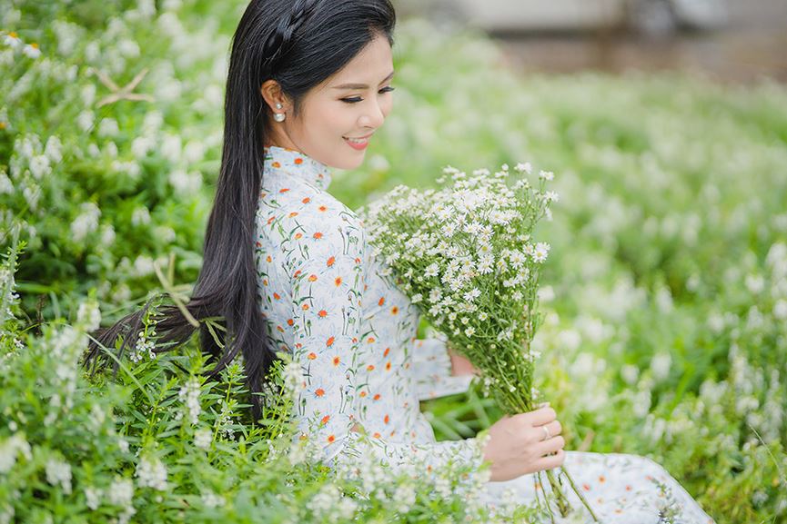 Đây là những mẫu áo dài cho chính cô thiết kế và đang được công chúng đón nhận rất nhiệt tình vì sự thanh lịch, tinh tế mà nó mang lại.  