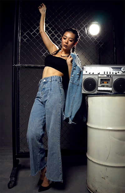 Vóc dáng cao ráo giúp cô chinh phục nhiều kiểu Shbet999 com đăng nhập. Crop-top khoe eo được diễn viên ưu ái.     