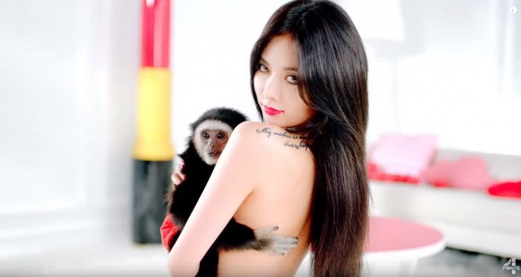 được cho là không khác quá nhiều với HyunA trong MV Red.  