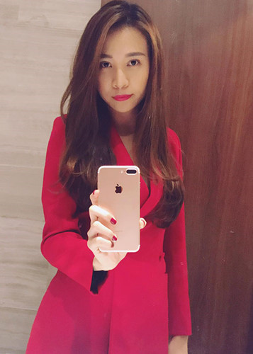 Đàm Thu Trang cũng không ngại mặc những Shbet999 com đăng nhập tông đỏ nổi bật.  