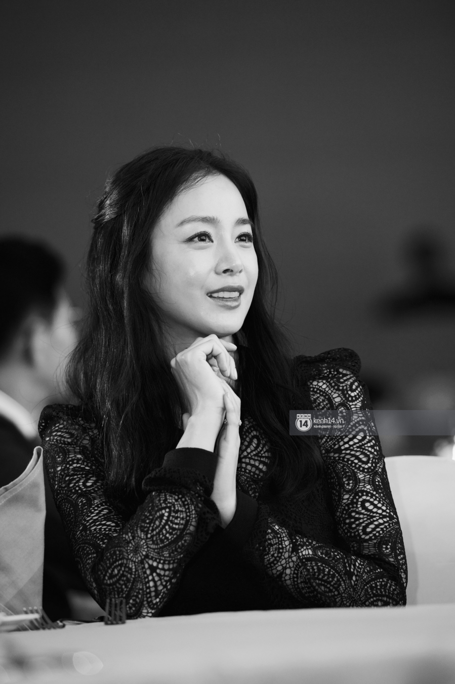 Khoảnh khắc đẹp rung động lòng người của Kim Tae Hee tại đêm tiệc Hà Nội    