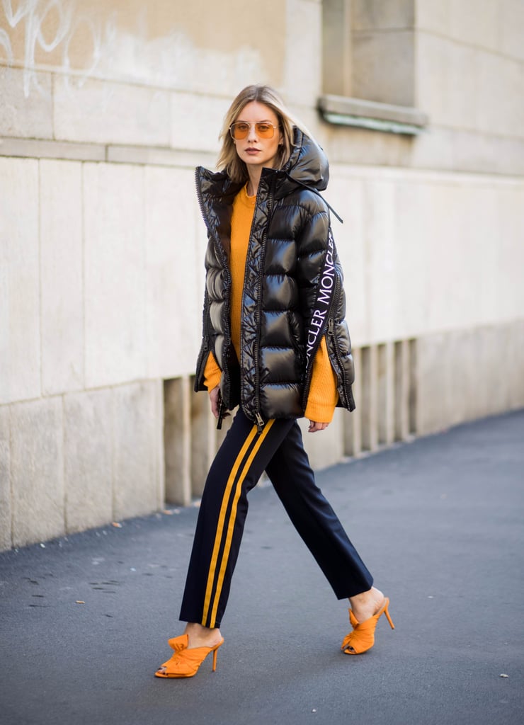 Track pants bắt đầu trở thành xu hướng năm 2016 sau khi được khởi xướng bởi Jerry Lorenzo, người từng làm stylist của Justin Bieber trong suốt thời gian Purpose Tour. Thiết kế này nhanh chóng được những người yêu thời trang đường phố (streetwear) thi nhau diện. Không dừng lại là món đồ dành cho nam, quần kẻ sọc được những cô nàng theo đuổi phong cách thể thao trổ tài biến tấu.