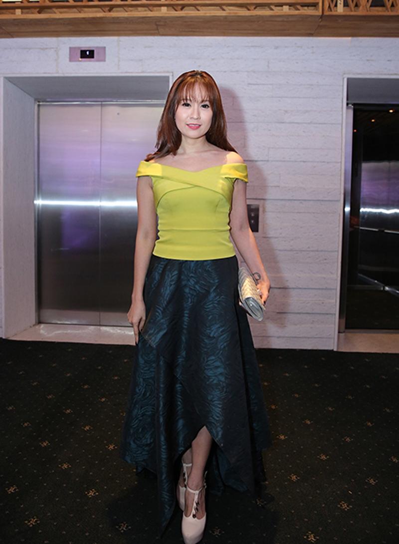 Thanh Thuý mặc sai hoàn toàn quy định mặc đồ đỏ đen trong Quatrian shbet hiện đang mở của Trấn Thành Hari Won, cô cũng bị cư dân mạng chỉ trích khi chọn Shbet999 com đăng nhập không phù hợp.     