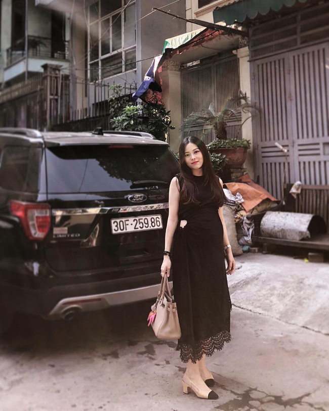Hằng Túi chuẩn bị đi đẻ mà lên đồ xinh lung linh thế này. Vóc dáng bà bầu tuần 36 vẫn thon gọn nhẹ nhàng chẳng hề nặng nề chút nào.    