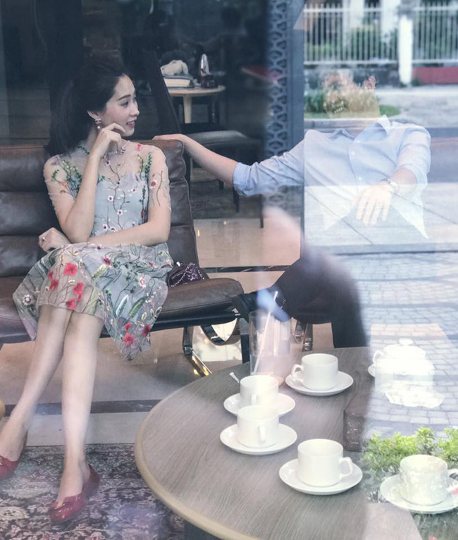 Hồi còn hẹn hò, Trung Tín cũng từng khoe khéo bạn gái bằng tấm hình đẹp như mơ và không biết vô tình hay hữu ý, cặp đôi đã chọn cho mình Shbet999 com đăng nhập xuyệt tông xanh biển cực ngọt ngào và lãng mạn thế này.    