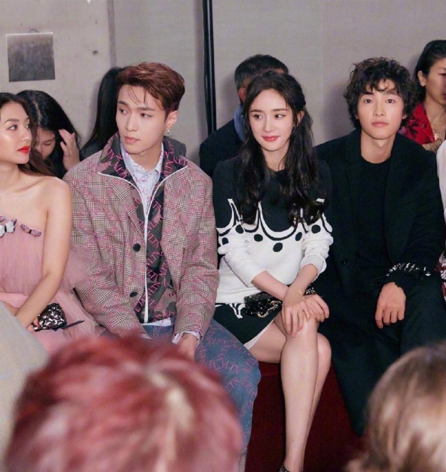 Song Joong Ki tham dự sự kiện với Dương Mịch, Lay (EXO) cùng rất nhiều ngôi sao giải trí khác.    