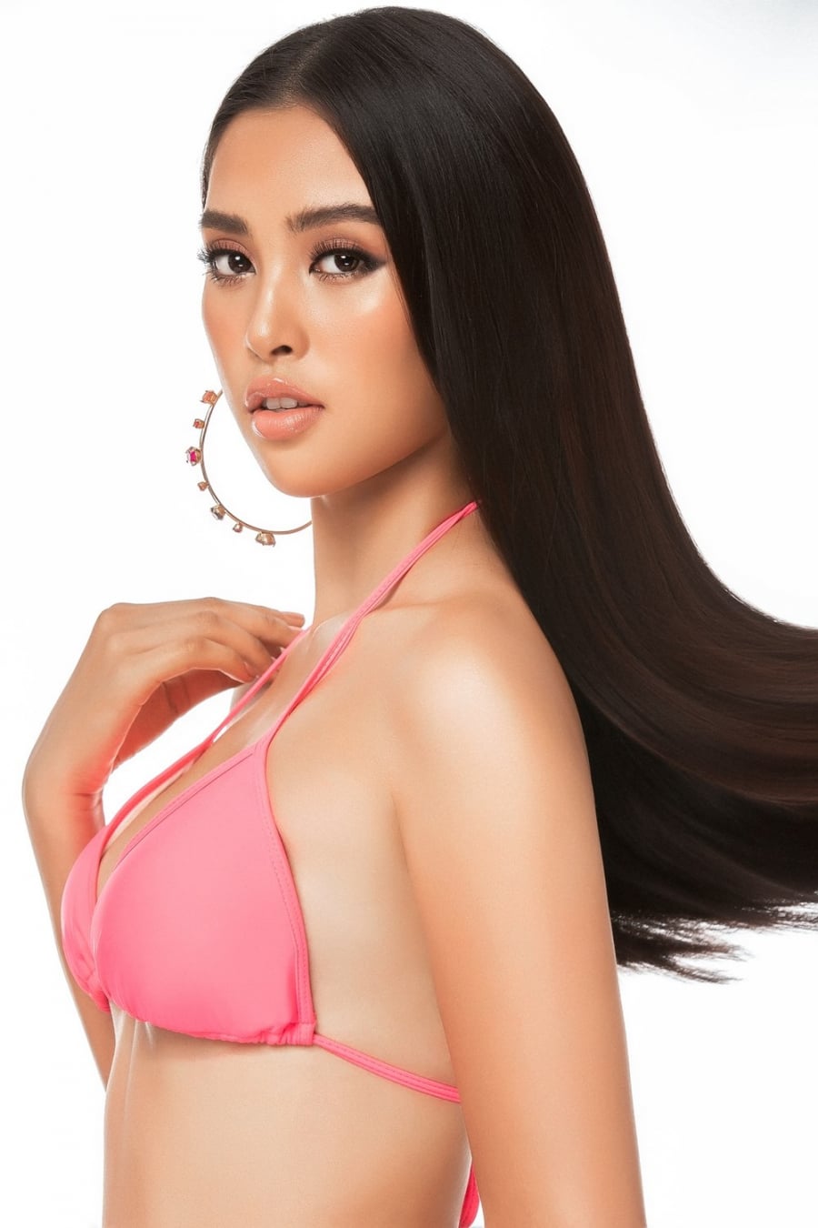 Sở hữu số đo lý tưởng 84-63-90 cùng, Hoa hậu Tiểu Vy dường như đã làm thay đổi quan niệm về vẻ đẹp châu Á...
