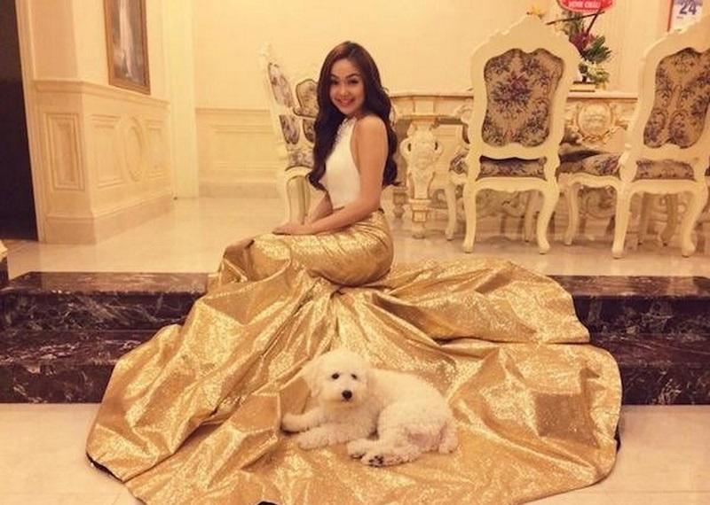 Cô chia sẻ: “Khi vừa đi xem căn nhà này, tôi đã rất thích. Giá trị của nó là con số rất lớn nhưng may mắn chủ nhà đồng ý cho trả dần số còn lại trong các tháng tiếp theo. Tôi hoàn tất nợ nần trong vòng 2 năm và có được căn nhà mơ ước cho cả Shbet111 slot, casino, thể thao, xổ số”.    