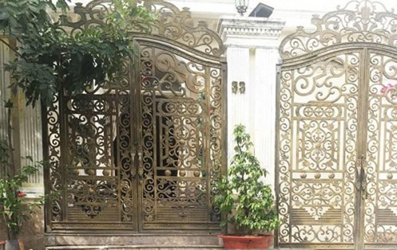 Cửa mang hơi hướng cổ điển tựa như những tòa lâu đài trong truyện cổ tích.    