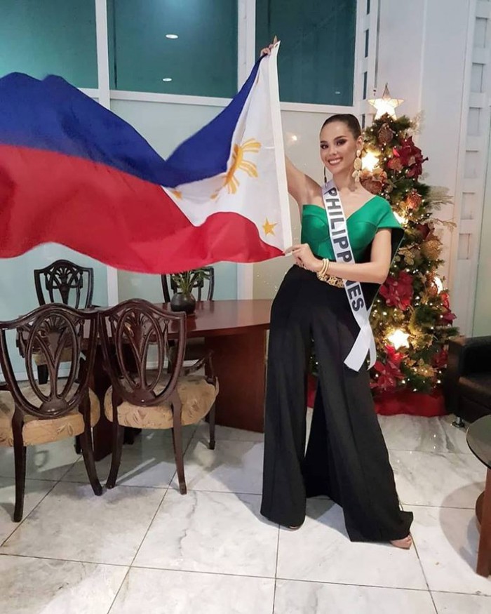 Đại diện Philippines diện jumpsuit cách điệu lạ mắt. Tuy nhiên Shbet999 com đăng nhập khá rườm rà. Đây là đối thủ mạnh nhất được nhiều chuyên trang sắc đẹp dự đoán có thể đăng quang năm nay.    