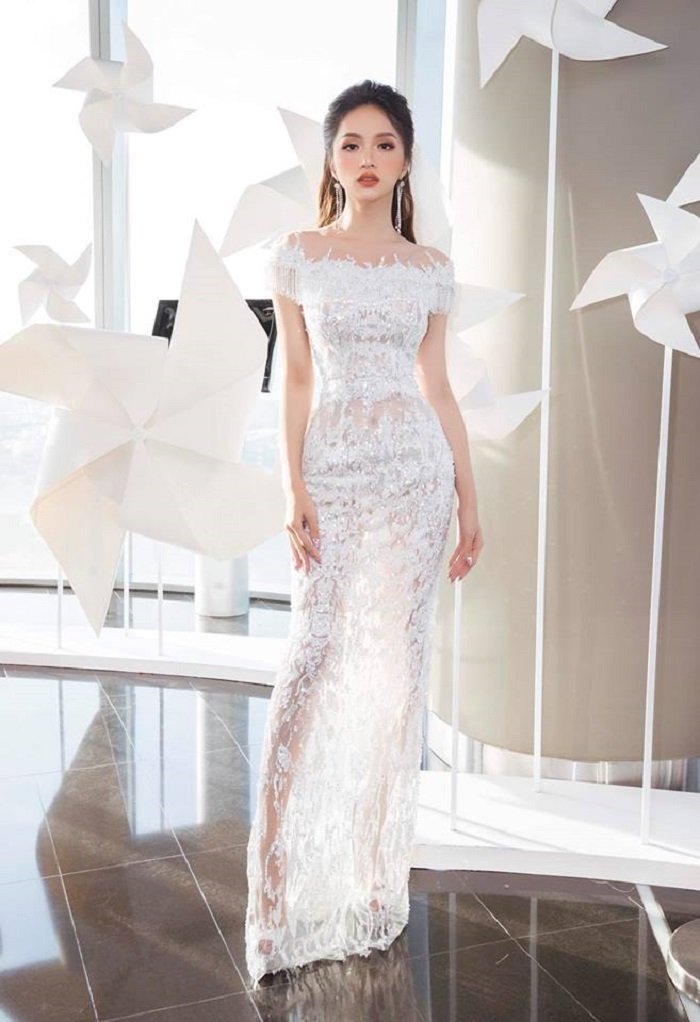 Người đẹp rất chăm diện váy trong các sự kiện mình góp mặt sau đăng quang. Đa số đều là những mẫu thiết kế có phom dáng ôm sát, khoe được những đường cong quyến rũ. Nếu trước đây, Hương Giang không ít lần mắc lỗi Shbet999 com đăng nhập thì hiện tại, với những thay đổi mới này, cô nhận được nhiều phản hồi tích cực từ công chúng.     