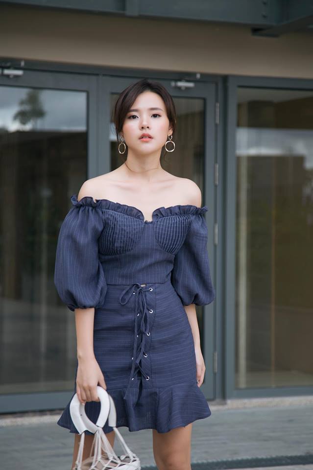 Một gợi ý cho các thiếu nữ trẻ trung xinh đẹp với đầm màu xanh ngả ghi xám.    