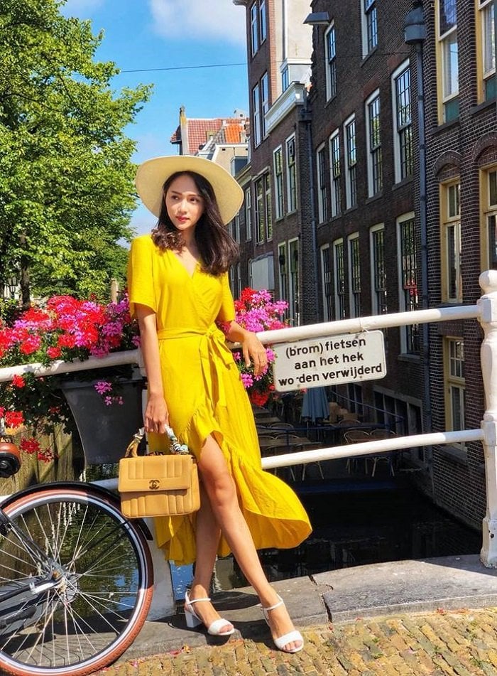 Gu thời trang đời thường của đương kim Hoa hậu Chuyển giới Quốc tế cũng chú trọng sự đơn giản nhưng vẫn giữ được cá tính riêng của cô.    
