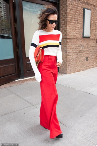 Dù ở tuổi 44 nhưng bà xã Victoria Beckham vẫn giữ được phong cách thời trang hoàn hảo, Shbet123 Link Vào ShBet Mới Nhất đánh rối cùng thần thái lạnh lùng.    