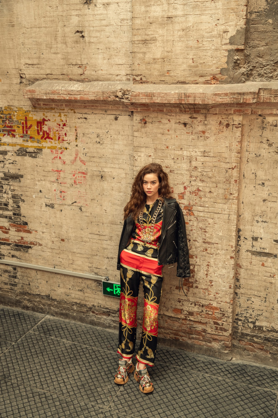 Các thiết kế mà Hà Hồ diện trên người vốn từng được Gucci ra mắt tại Le Palace, một trong những điểm đến thời thượng tại Paris từ thập kỉ 70 và 80, với nguồn cảm hứng từ quan điểm nghệ thuật sân khấu phá cách của cặp đôi đạo diễn Leo de Beradinis và Perla Peragallo.    