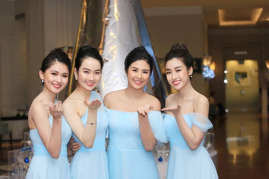 Hoa hậu Ngọc Hân, Mỹ Linh; Á hậu Thuỳ Dung và người đẹp Lan Hương cùng diện Shbet999 com đăng nhập sắc xanh bay bổng, nhẹ nhàng.  
