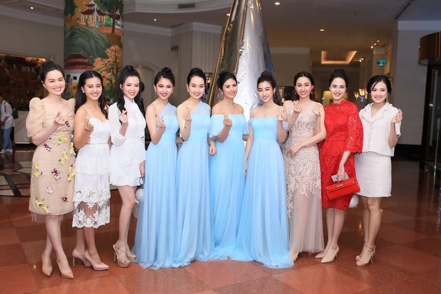 Các phù dâu và khách mời đều là những người bạn vô cùng thân thiết của cô dâu Thanh Tú.  
