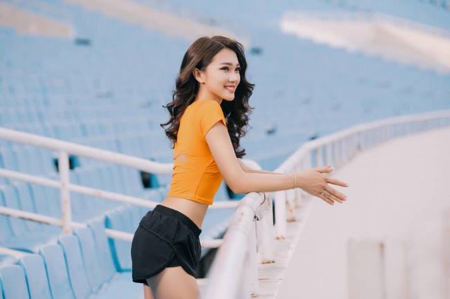 Trong trận đấu bù vòng 3 V.League 2018, Nguyễn Ngọc Nữ còn có mặt trên sân Thống Nhất theo dõi SLNA, cổ vũ Phan Văn Đức và đồng đội đánh bại CLB TP.HCM. Dư luận bắt đầu dấy lên tin đồn về nghi án hẹn hò giữa cặp đôi này.     
