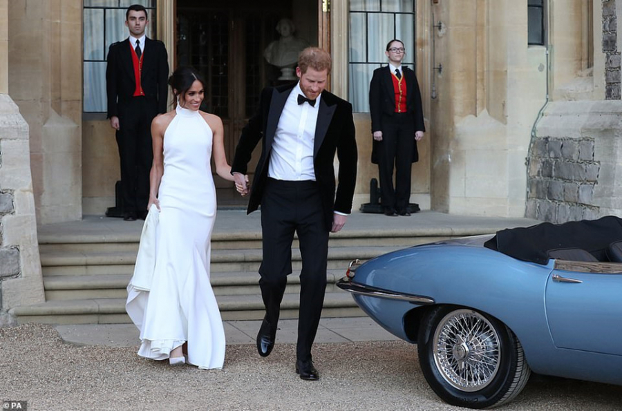 Theo tạp chí Harper's Bazaar, vợ chồng Hoàng tử Harry và công nương Meghan Markle sẽ dọn ra khỏi Điện Kensington và chuyển đến nơi ở mới Frogmore Cottage trong thời gian tới. Động thái này diễn ra sau khi Harry và anh trai William có chút căng thẳng, khiến Harry muốn sống độc lập. 