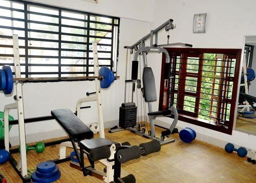 Căn biệt thự còn có không gian để các thành viên tập gym. Đểm giữ sức khoẻ và vóc dáng, Lý Hải luyện tập đều đặn mỗi ngày.