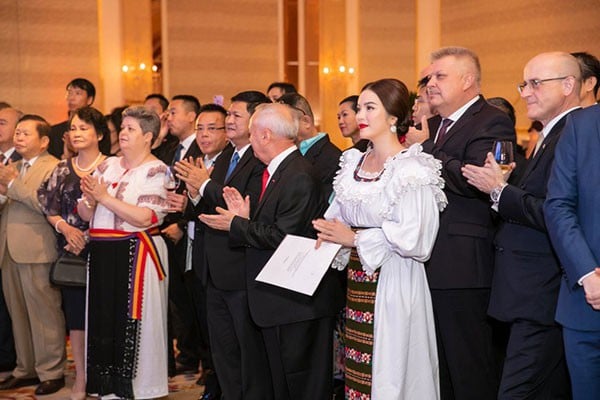 Dù đã lâu không tham gia diễn xuất song ở bất cứ lĩnh vực nào, Lý Nhã Kỳ cũng gặt hái được nhiều thành công. Trong năm qua, cô còn được biết đến trong vai trò nhà sản xuất phim với những dự án được đầu tư kỹ lưỡng.  