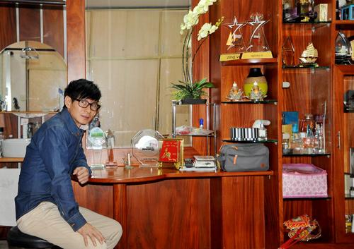 Lý Hải từng chia sẻ, anh đã cố gắng và phấn đấu rất nhiều để có được Shbet16 chơi game trực tuyến giàu sang như hôm nay. Xuất thân bình dân, Lý Hải bắt đầu từ hai bàn tay trắng. Để kiếm sống, anh từng đi hát ở vũ trường, hội chợ, nhà hàng, tỉnh lẻ..
