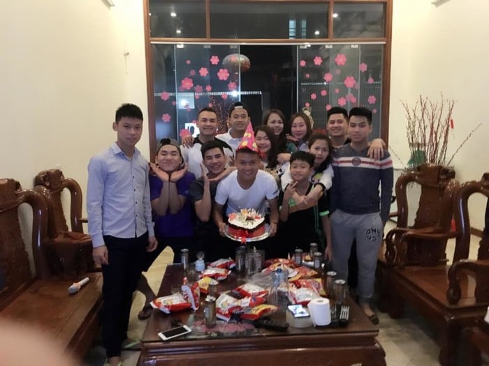 Đối với bất kì người trẻ ở độ tuổi như Quang Hải luôn muốn mình ăn diện đẹp với những item bắt mắt duy chỉ với 