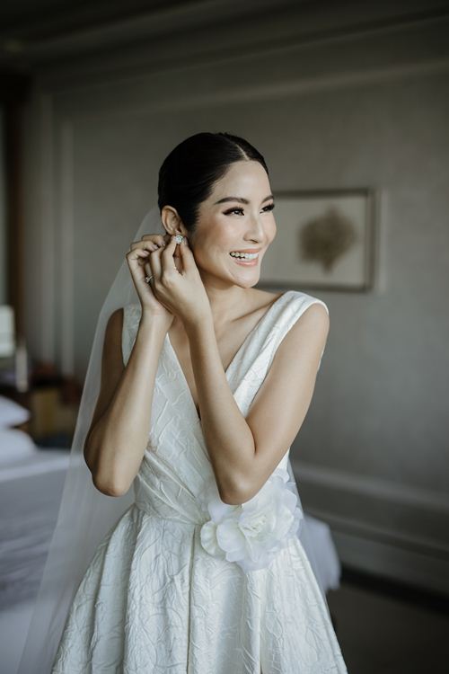 Dù công việc rất bận rộn tại xứ sở chùa vàng nhưng Hoa hậu Hoàn vũ Thái Lan 2007 luôn dành thời gian cho Đỗ Mạnh Cường để tham gia các show diễn của anh. Người đẹp không chỉ liên tục sang Việt Nam mà còn bay nửa vòng trái đất sang Mỹ dự show La Vie En Rose vào năm 2015. Farung Yuthithum và ông xã cũng từng có mặt ở Phú Quốc để dự show Xuân - Hè của Đỗ Mạnh Cường năm 2017.    