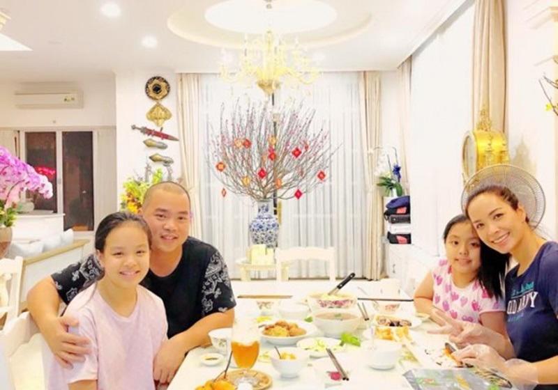 Nội thất xa hoa nhưng vẫn ấm cúng qua bàn tay của Thúy Hạnh.    
