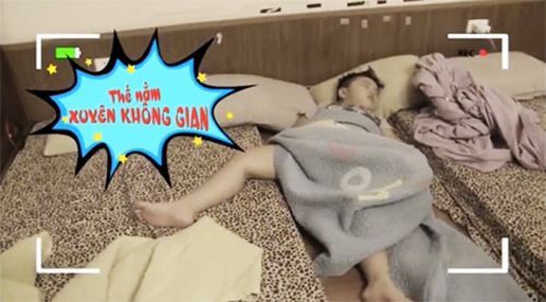 Cậu nhóc Bi béo có tư thế ngủ 
