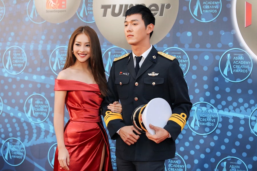 Trước đó, Khả Ngân và Song Luân nhận được nhiều lời khen từ cộng đồng mạng quốc tế với ngoại hình đẹp và xứng đôi trong bộ phim 