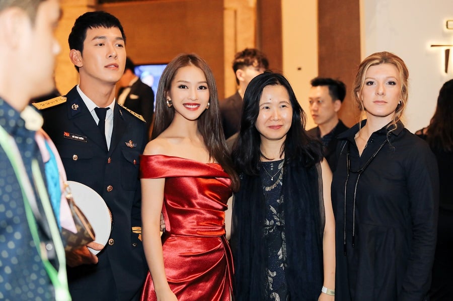 Cặp đôi lần đầu tiên được tham dự một giải thưởng uy tín nhằm tôn vinh những chương trình truyền hình, đơn vị sản xuất chuyên nghiệp và có tên tuổi khu vực Châu Á.  