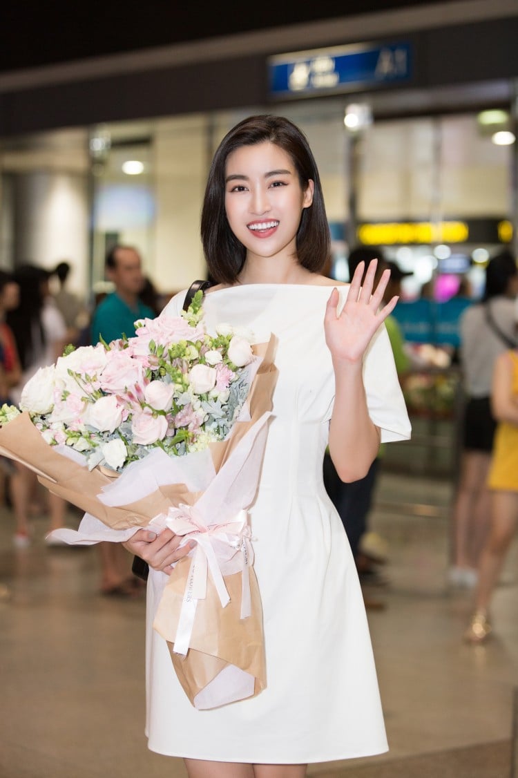 Đỗ Mỹ Linh xuất hiện một cách trẻ trung, rạng ngời.  