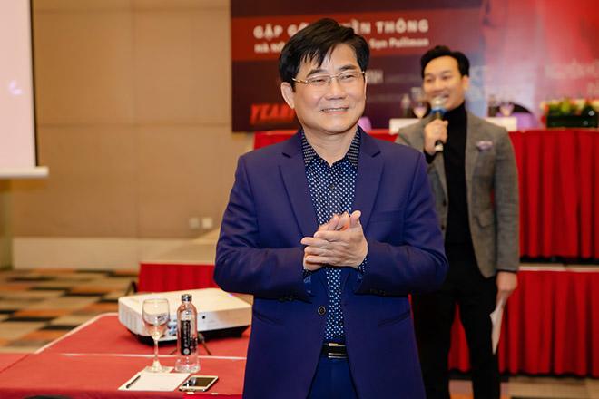 Bố Hương Tràm hạnh phúc khi thấy con gái trưởng thành.    