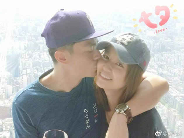 Mới đây, Lâm Tâm Như cũng chia sẻ rằng ông xã Hoắc Kiến Hoa rất biết cách chăm sóc con gái. Chính Hoắc Kiến Hoa cũng thừa nhận: 