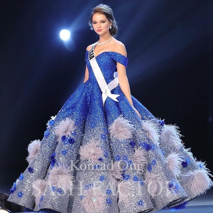 Không hổ danh là nhan sắc đến từ xứ sở Bạch Dương, Hoa hậu Nga trông như búp bê sống khi diện lên mình thiết kế xòe lộng lẫy.